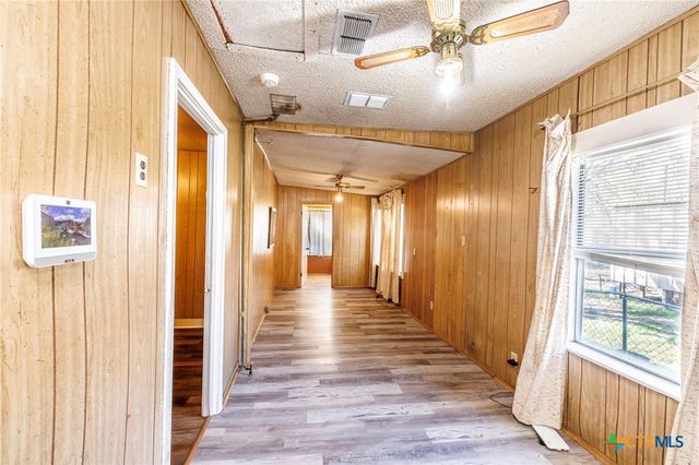 921 Robertson Street, Gonzales, TX 78629