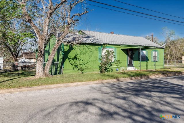 921 Robertson Street, Gonzales, TX 78629