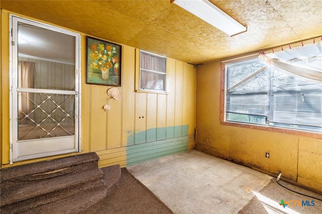 921 Robertson Street, Gonzales, TX 78629