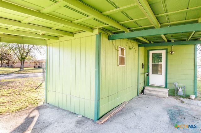 921 Robertson Street, Gonzales, TX 78629