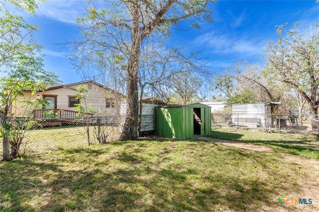 921 Robertson Street, Gonzales, TX 78629