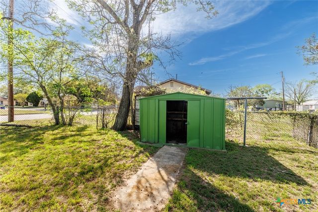 921 Robertson Street, Gonzales, TX 78629