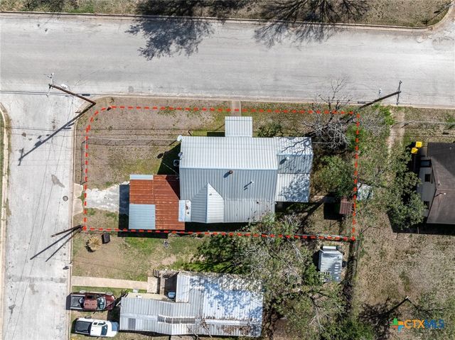 921 Robertson Street, Gonzales, TX 78629