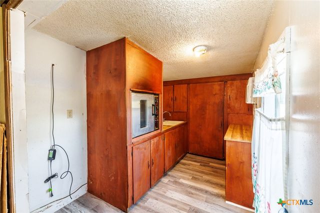 921 Robertson Street, Gonzales, TX 78629