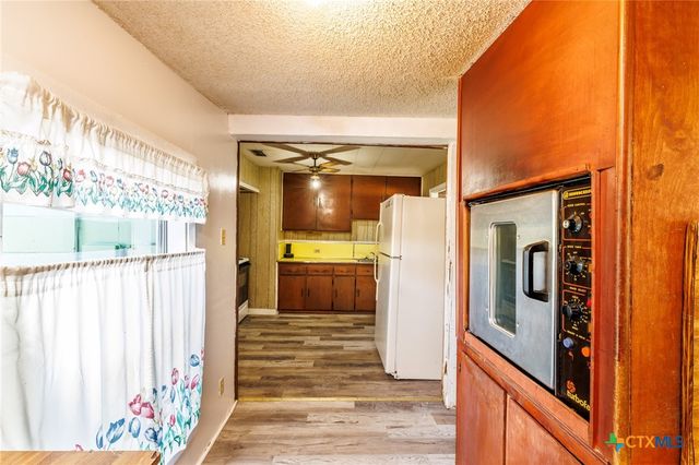 921 Robertson Street, Gonzales, TX 78629