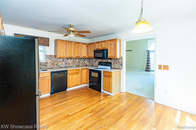 5373 Forest Ridge Drive, Clarkston, MI 48346