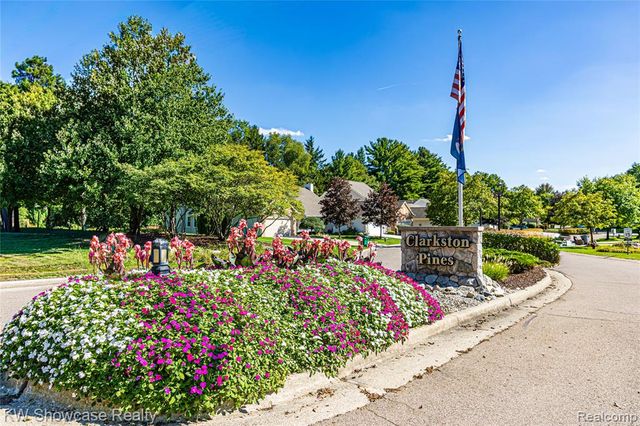 5373 Forest Ridge Drive, Clarkston, MI 48346