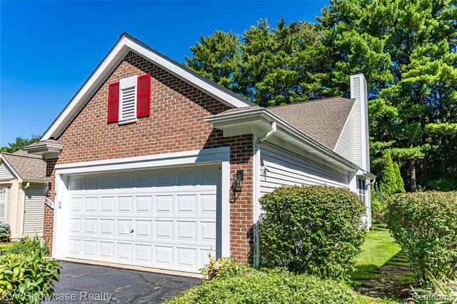 5373 Forest Ridge Drive, Clarkston, MI 48346