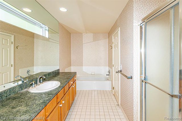 5373 Forest Ridge Drive, Clarkston, MI 48346