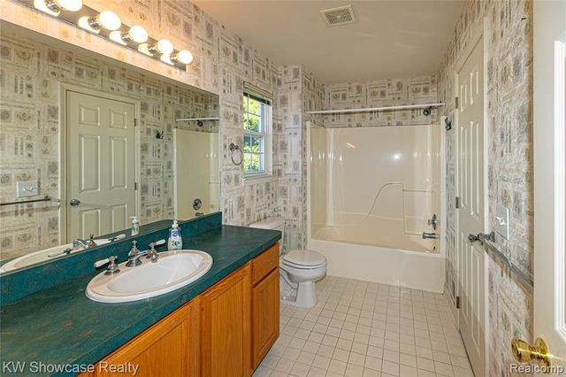 5373 Forest Ridge Drive, Clarkston, MI 48346