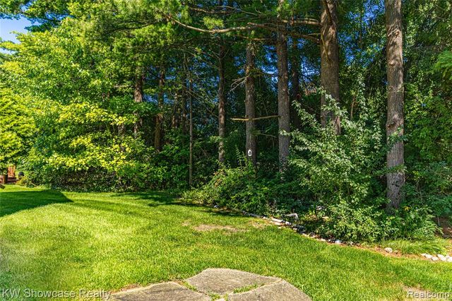 5373 Forest Ridge Drive, Clarkston, MI 48346