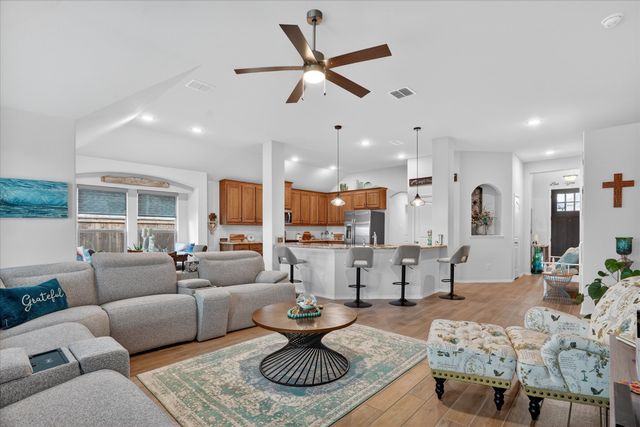 7729 Gatevine Avenue, Joshua, TX 76058