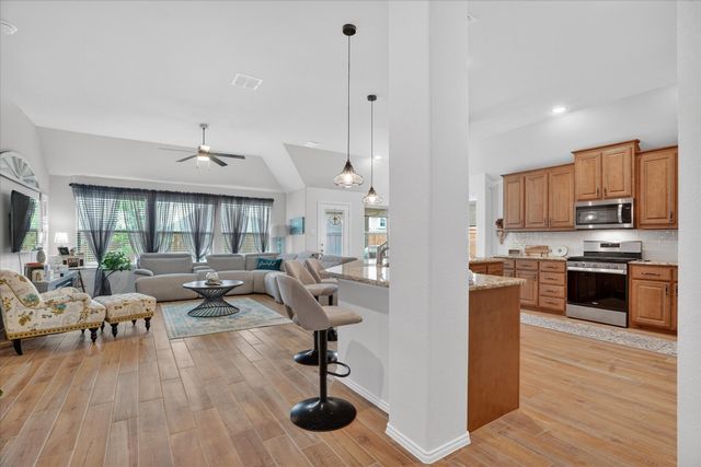 7729 Gatevine Avenue, Joshua, TX 76058