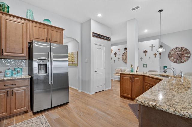 7729 Gatevine Avenue, Joshua, TX 76058