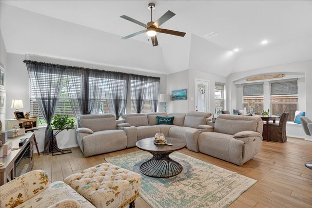 7729 Gatevine Avenue, Joshua, TX 76058