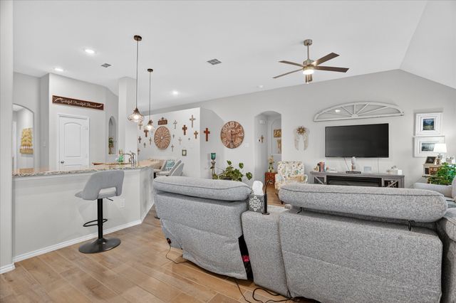 7729 Gatevine Avenue, Joshua, TX 76058