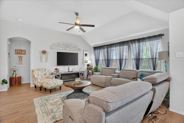 7729 Gatevine Avenue, Joshua, TX 76058