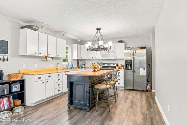 1425 Dawkins Rd, La Grange, KY 40031