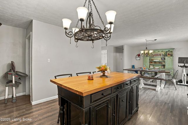 1425 Dawkins Rd, La Grange, KY 40031