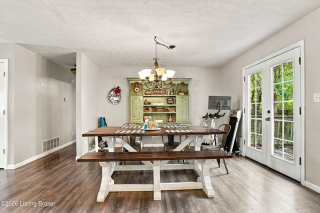 1425 Dawkins Rd, La Grange, KY 40031
