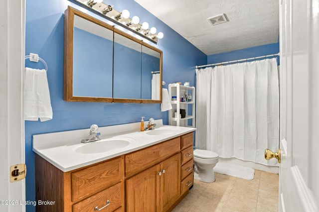 1425 Dawkins Rd, La Grange, KY 40031