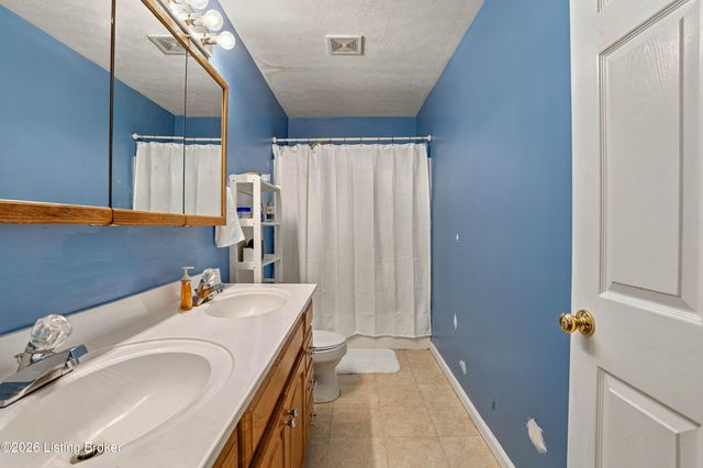 1425 Dawkins Rd, La Grange, KY 40031