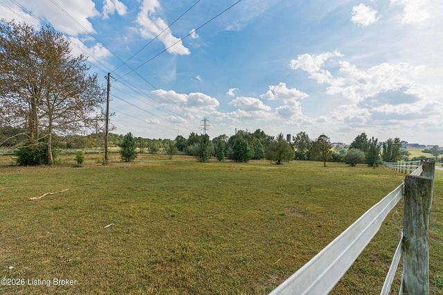 1425 Dawkins Rd, La Grange, KY 40031