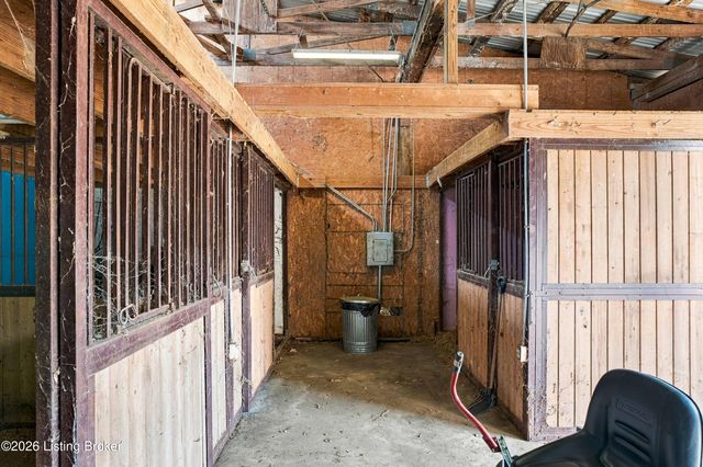 1425 Dawkins Rd, La Grange, KY 40031