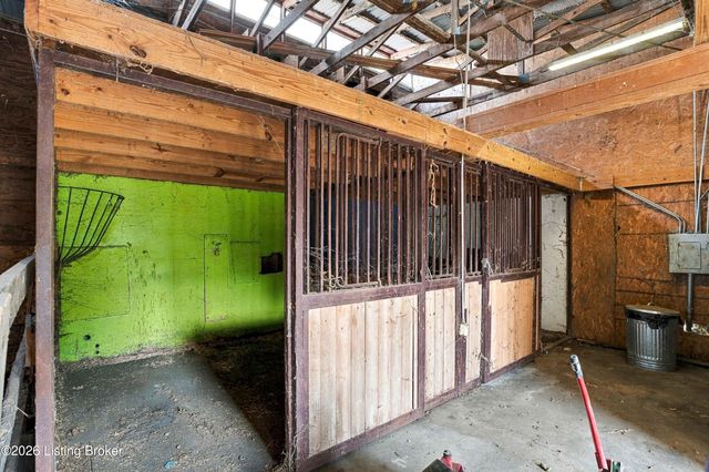 1425 Dawkins Rd, La Grange, KY 40031