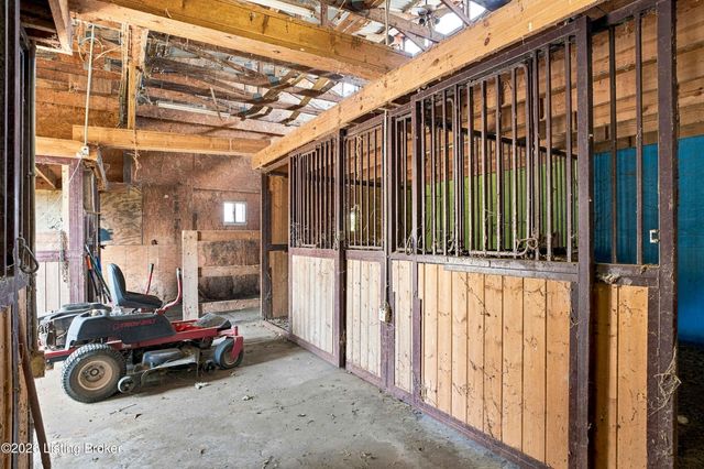 1425 Dawkins Rd, La Grange, KY 40031