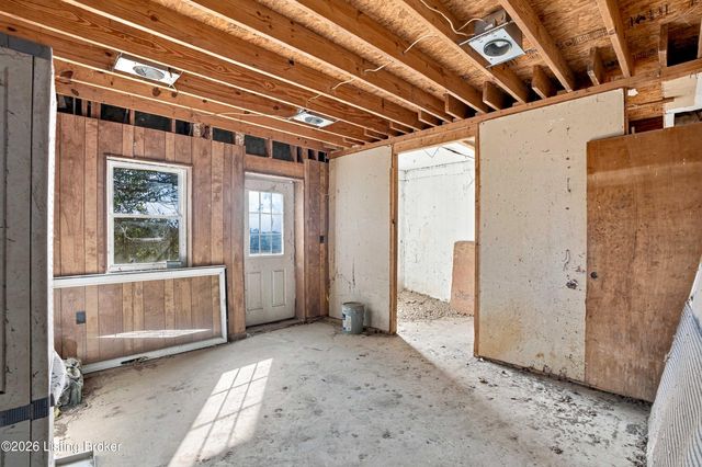 1425 Dawkins Rd, La Grange, KY 40031