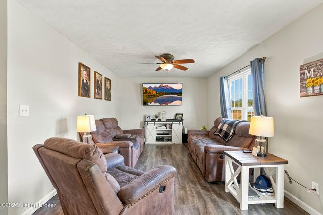 1425 Dawkins Rd, La Grange, KY 40031