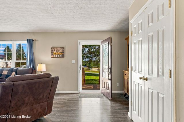 1425 Dawkins Rd, La Grange, KY 40031