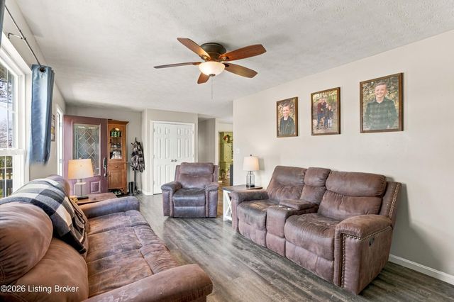 1425 Dawkins Rd, La Grange, KY 40031