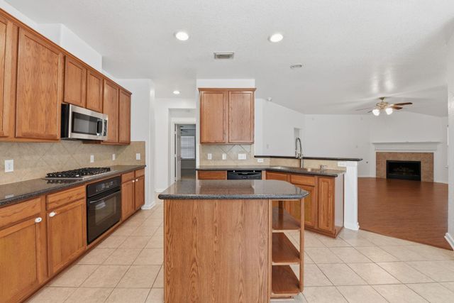 2008 Sandy Bank Lane, Pearland, TX 77581