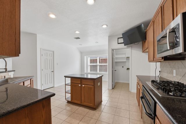 2008 Sandy Bank Lane, Pearland, TX 77581