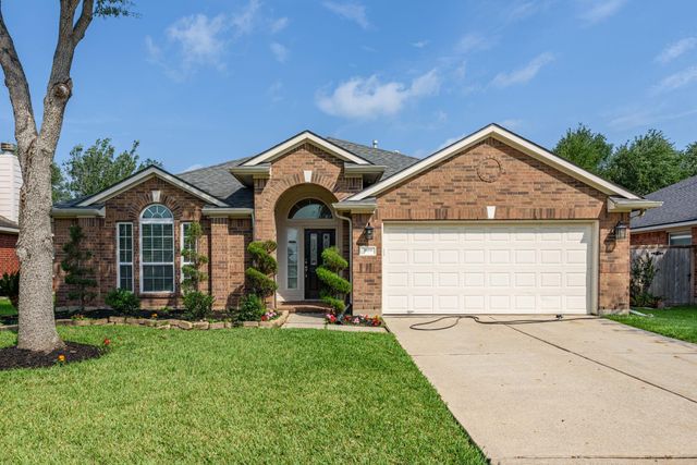 2008 Sandy Bank Lane, Pearland, TX 77581