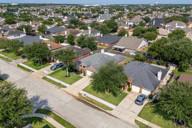 2008 Sandy Bank Lane, Pearland, TX 77581