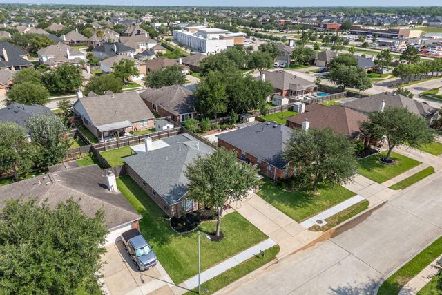 2008 Sandy Bank Lane, Pearland, TX 77581