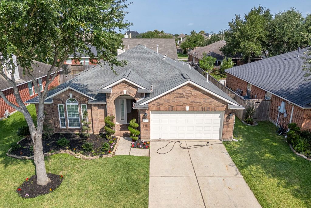 2008 Sandy Bank Lane, Pearland, TX 77581