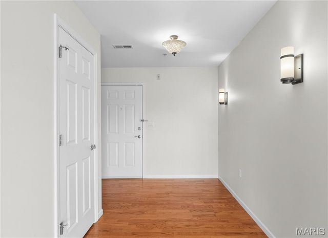 1 Monarch Trace Court 301, Chesterfield, MO 63017