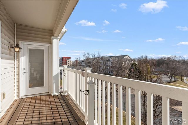 1 Monarch Trace Court 301, Chesterfield, MO 63017