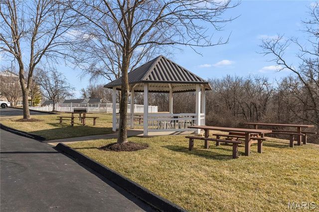 1 Monarch Trace Court 301, Chesterfield, MO 63017