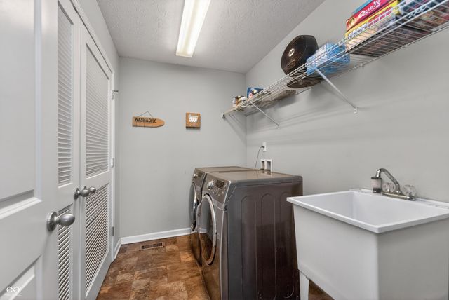 6928 W Winding, Mccordsville, IN 46055