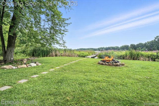1990 Watkins Lake Road, Waterford Charter Township, MI 48328