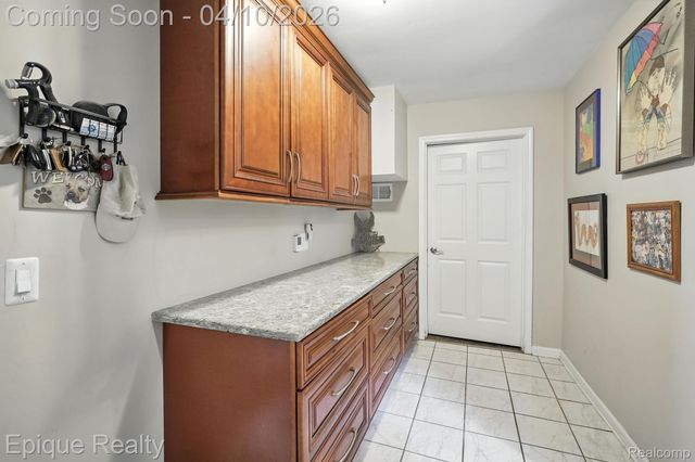1990 Watkins Lake Road, Waterford Charter Township, MI 48328