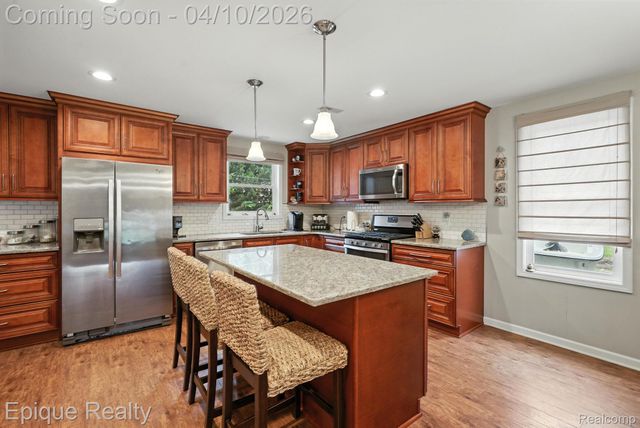 1990 Watkins Lake Road, Waterford Charter Township, MI 48328