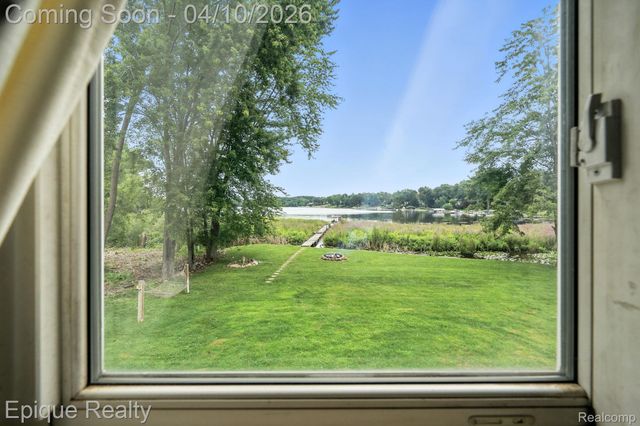 1990 Watkins Lake Road, Waterford Charter Township, MI 48328