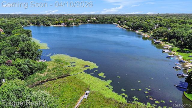 1990 Watkins Lake Road, Waterford Charter Township, MI 48328