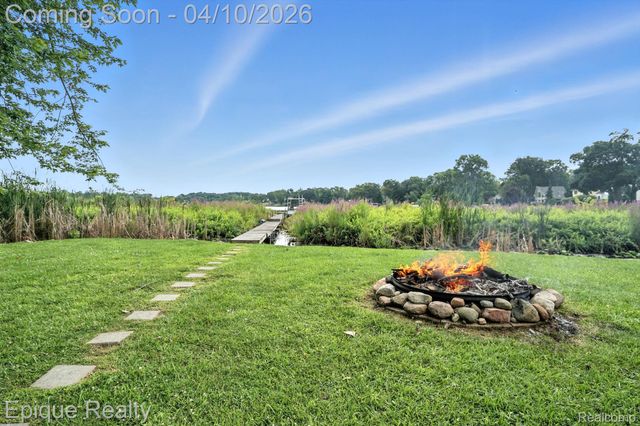 1990 Watkins Lake Road, Waterford Charter Township, MI 48328
